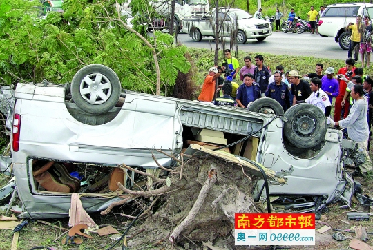 　　2015年6月7日，泰国碧武里府高速公路发生一起交通事故，4人死亡，其中包括2名中国香港乘客。 新华社发（资料图）