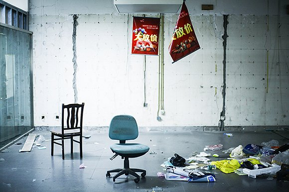 中关村海龙大厦一层电子产品卖场。摄影：吕萌