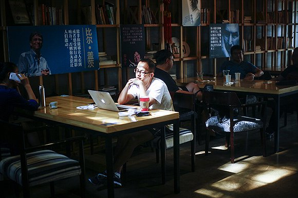 3W咖啡店里的顾客。摄影：吕萌