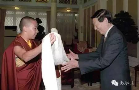 时任国务院总理朱镕基会见了十一世班禅