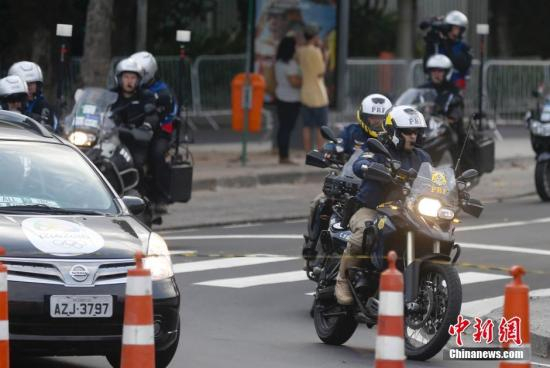 当地时间8月4日，奥运会前夕，巴西里约街头的炫酷骑警吸睛，帅气十足。