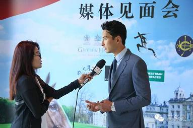 简直是活动的西装教科书