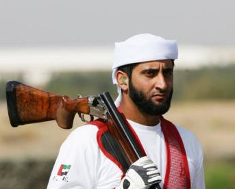 倔强的玩枪少年↑