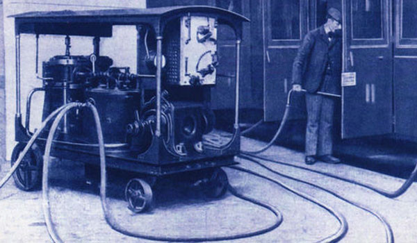 早期笨重的吸尘器