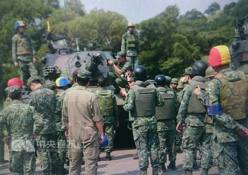 　　台陆军第六军团8月31日表示，542旅战2营于北测中心实施战 力鉴测前试射归正时，1辆CM11战车炮管因不明原因自炮膛排烟器后方断裂，所幸未造成伤亡。台湾“中央社”记者刘丽荣