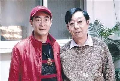 六小龄童和许镜清在一起。图片来自网络。