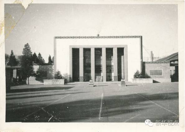 上：始建于1952年的学校礼堂原貌（八一学校供图）