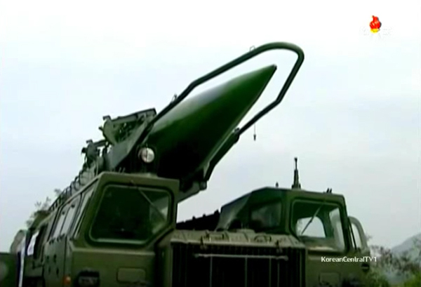 　　9月5日朝鲜战略火星炮兵部队进行了三连发弹道导弹试射，紧随其后的核试验宣称检查和确认弹道导弹可搭载的核弹头很难不让人产生联想