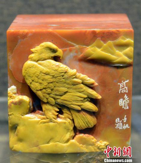 纪念红军长征胜利80周年：福州举办寿山石雕·篆刻艺术作品展_手机新浪网