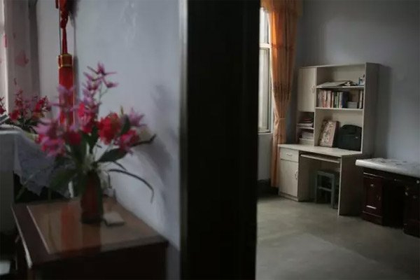  10月7日，山东临沂，徐玉玉曾经生活学习的房间。她的母亲说：徐玉玉走后，还总是看到她的身影出现在屋里，所以把她的床和物品都处理掉了。新京报记者侯少卿 摄
