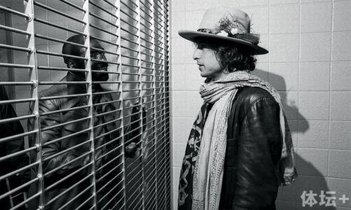 迪伦到监狱探望鲁宾·卡特