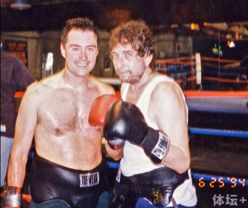 1994年，戎装的迪伦