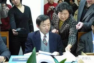 黄树贤查看奥运场馆账目情况