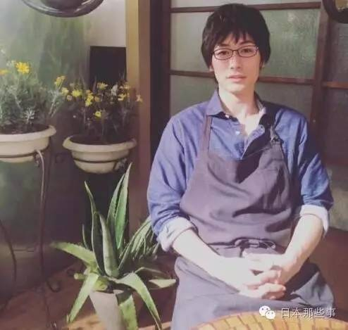藤冈靛这两年大火
