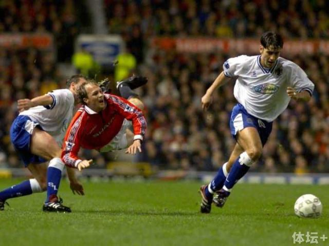 1998年10月28日联赛杯，安迪·伍德沃德代表伯里出战曼联