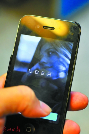 优步是市民常用的网约车软件。记者廖雪明 摄