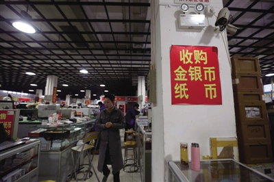 邮币卡交易市场格局陈旧，现货买卖寥寥。来这里看看的人，多半是收货准备挂牌上市的。