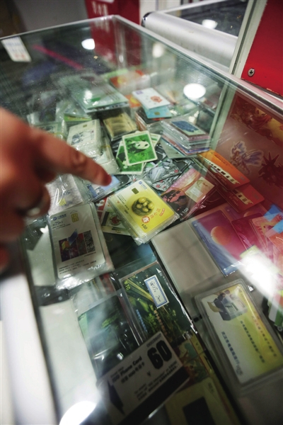 在市面上流通的电话卡、IC卡、银行卡，也可以作为邮币卡市场的交易物。