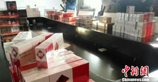 图为警方查获的假。 郑州警方供图