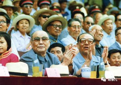 1987年乌兰夫、习仲勋参加内蒙古自治区成立四十周年庆祝活动