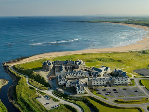 位于爱尔兰的特朗普国际酒店，仿佛中世纪的古堡。