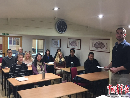 汤淑兰第三代弟子Rob在淑兰中医院讲课