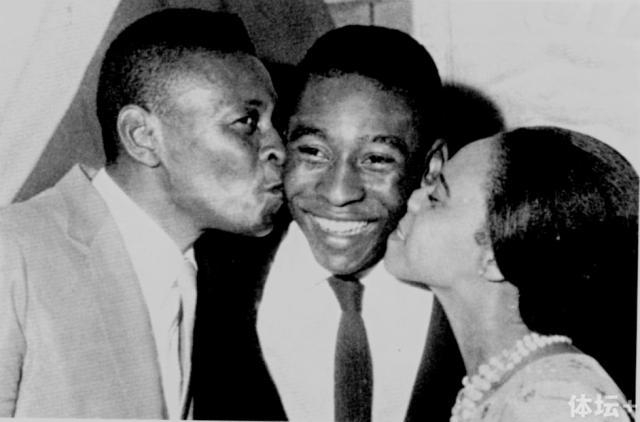 年轻的贝利和父母双亲