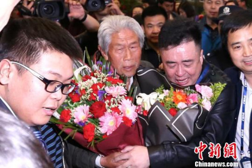 滞留印度54年的中国老兵王琪抵陕