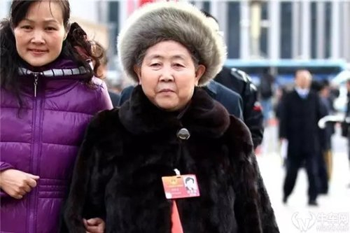  陶华碧与小儿子均退出股东名单