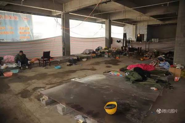 ▲&nbsp;资料图：农民工的生存环境