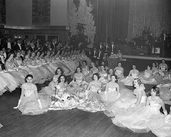 美国上层社会少女初入社交界的元媛舞会都会在华尔道夫举行。