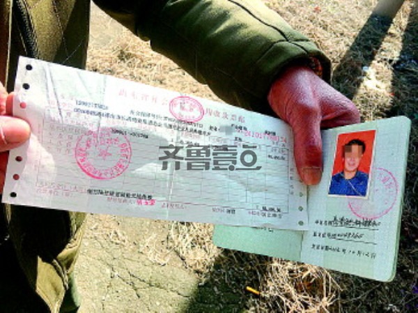 　这位职工告诉记者，为了办退休，自己被迫贷款缴纳社保