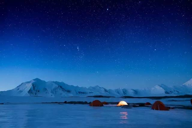 ▲老极一家在南极露营。