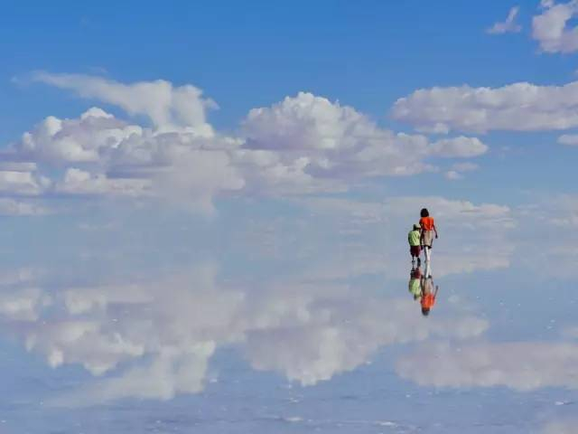  ▲玻利维亚，世界上最美的天空之镜——乌尤尼盐湖。