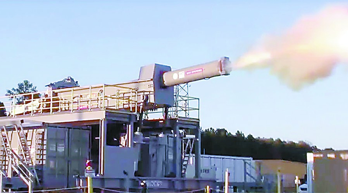 电磁轨道炮最新试射时的模样