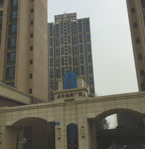 购房者所质疑的成华奥园广场。