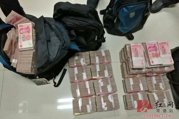 民警缴获300万赎金