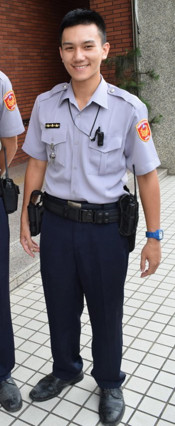身着警服执勤的台湾警察（图片来源：联合新闻网）
