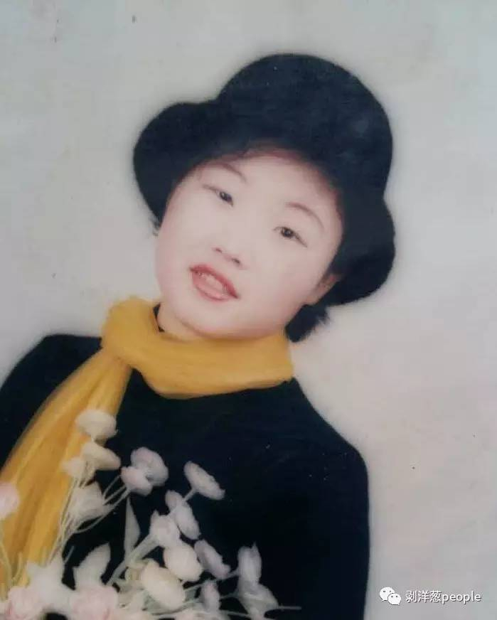  牟翠翠的艺术照。