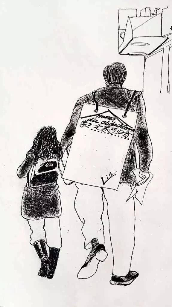 郭利在狱中画的一幅和女儿的漫画：由于不能十分确定女儿的样貌，因此只能画背影。图|受访者提供&nbsp;