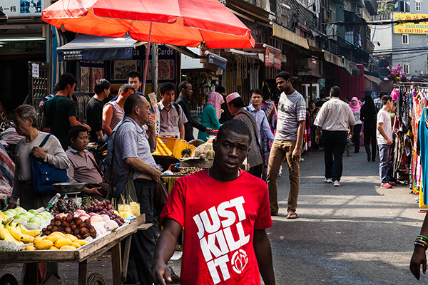 2013年的宝汉直街曾到处都是摊贩，非洲人是他们的主要顾客。李东 图