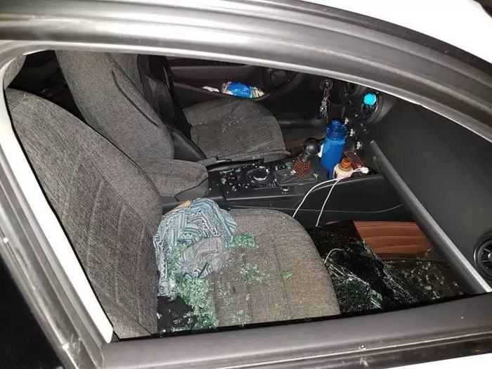 成都女司机广福桥被抢,注意包包千万不要放副驾!要不抢的就是你.