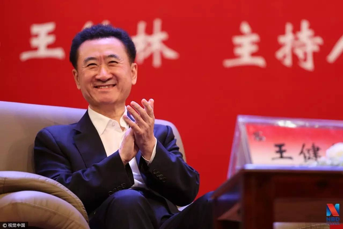 ▲王健林在互动问答环节（图片来源：视觉中国）