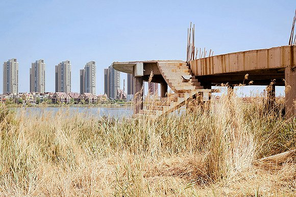 未完成亚洲区域废墟。摄影：吕萌