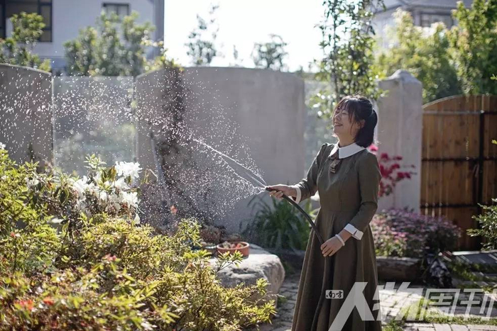 牛牛，28岁，毕业于中国人民大学新闻系，目前经营着苍山下的一家客栈