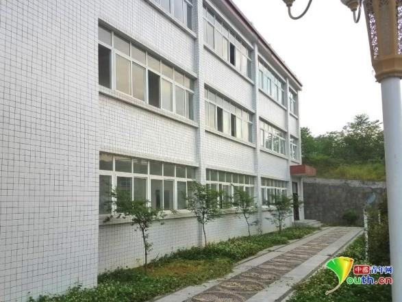 南召县四棵树乡政府办公楼，田自阁坠楼地点