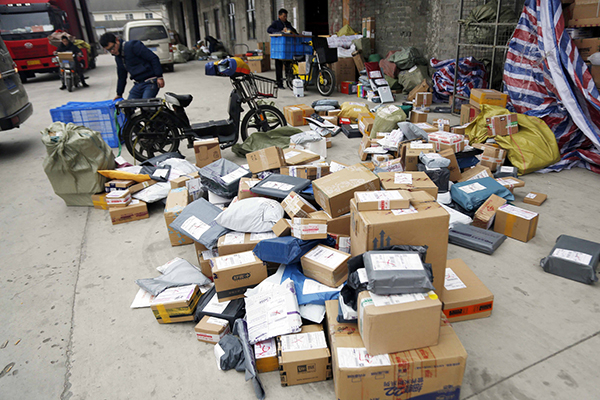　　2017年2月17日，上海，春节过后，上海多处快递网点“爆仓”，圆通、申通等快递公司出现不同程度的包裹积压。 &nbsp;东方IC 资料图