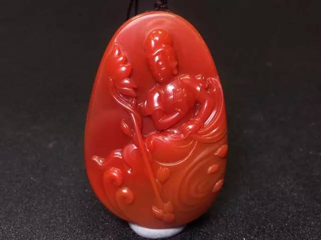南红的满色满肉是什么意思呢？
