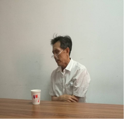 图为疑似地铁猥亵并施暴杨小姐的老人