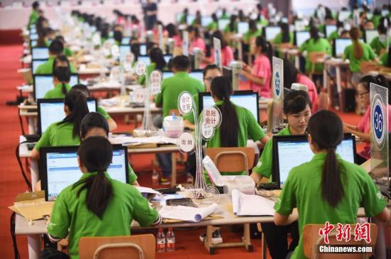 &nbsp;&nbsp;资料图：“会计高手”技能比拼。武俊杰 摄&nbsp;&nbsp;